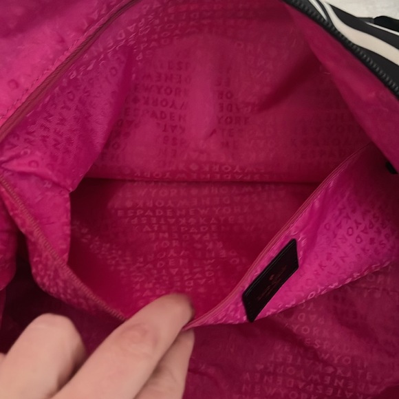 Kate Spade duffel bag. Used only a hand full of times - Picture 4 of 5